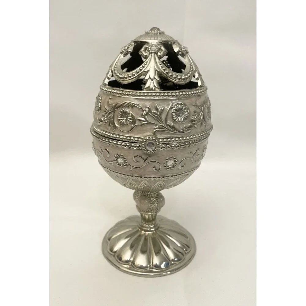 Jane Seymour Musical Egg St. Catherine's Court Collection 7